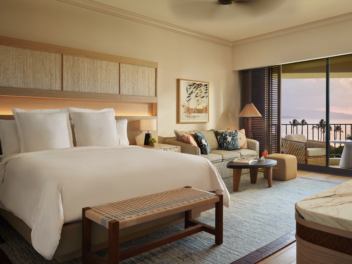 guestroom with large bed and seaview in Four Seasons Resort Maui at Wailea Club Floor