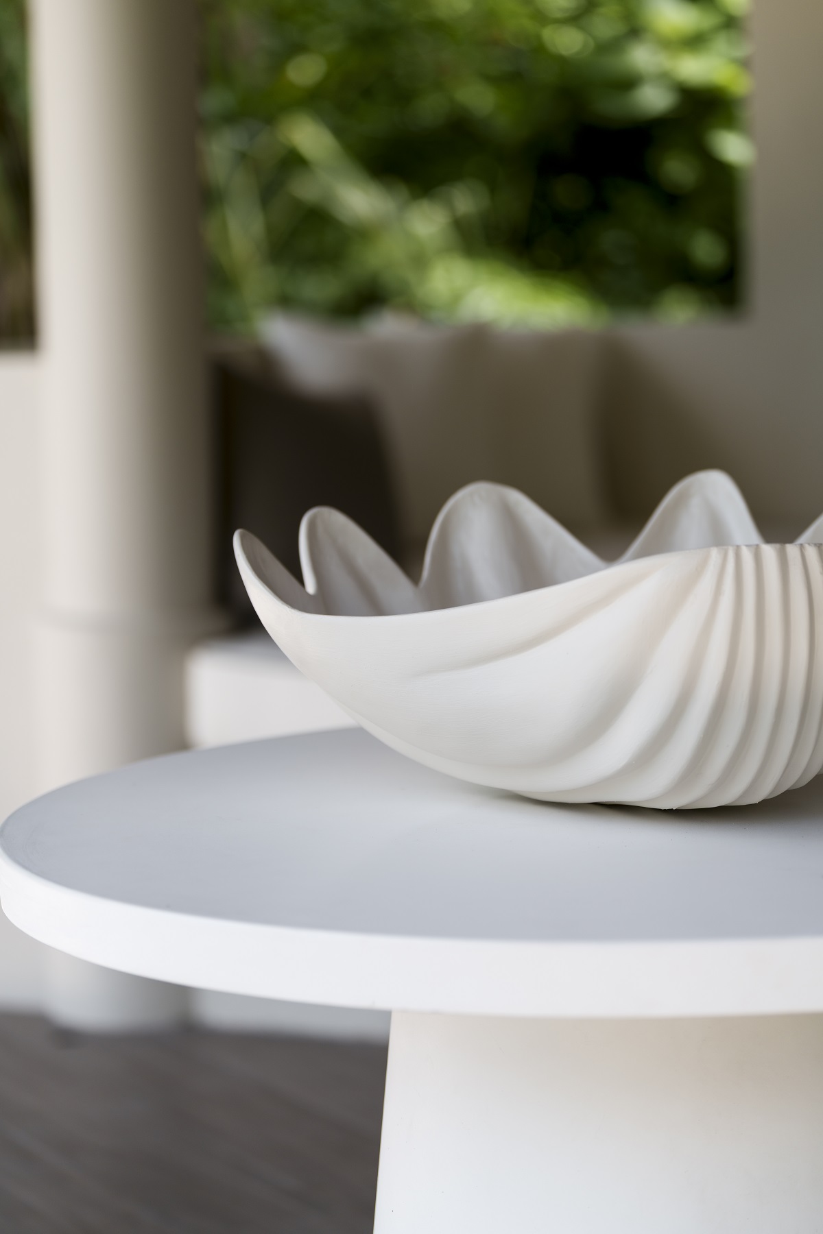 table detail with shell shaped white bowl SunSiyam_IruFushi_Beach Villa