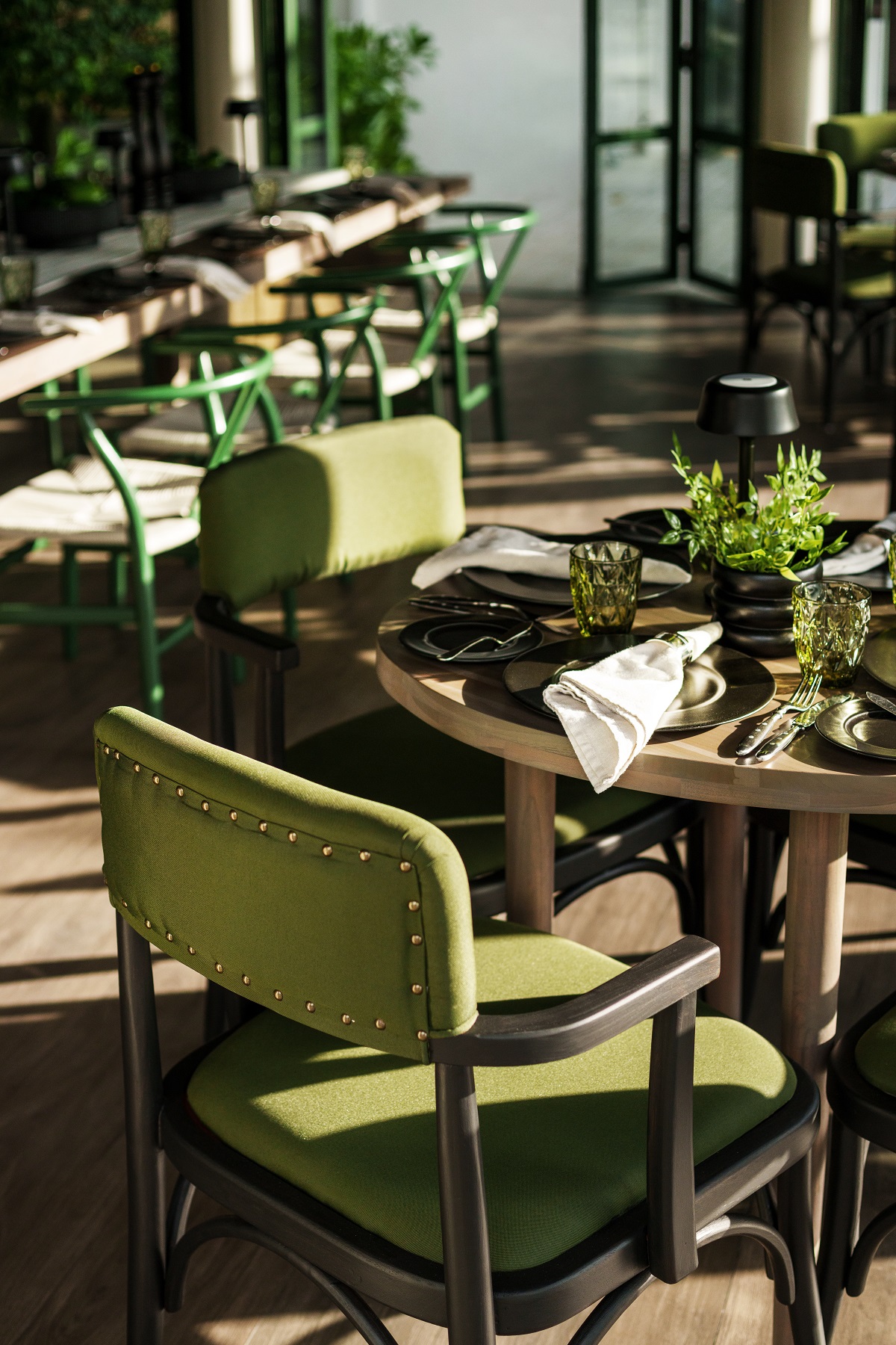 green chairs and wood tables in natural colours of the location in SunSiyam_Olhuveli_