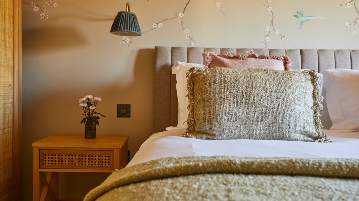 The Tawny Hotel - The Owlets