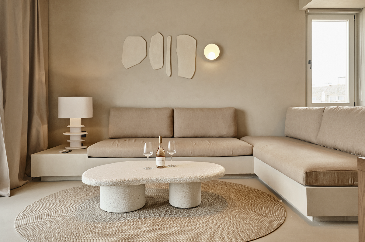 OVÉA Paros introduces a quietly confident new expression of Cycladic luxury.