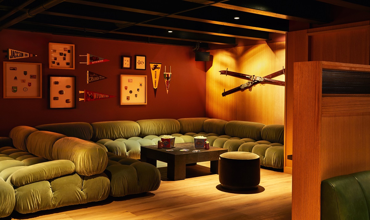 green lowslung seating with wooden panelling in Trailborn Jackson Hole_Alley-Oop