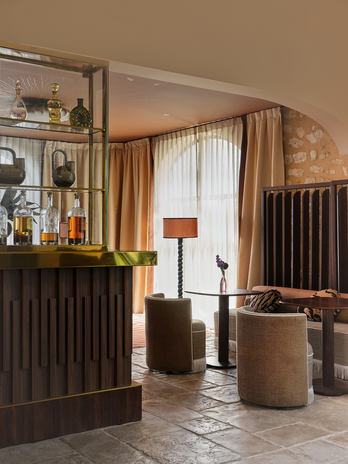 bar and lounge area in Villa Augusta