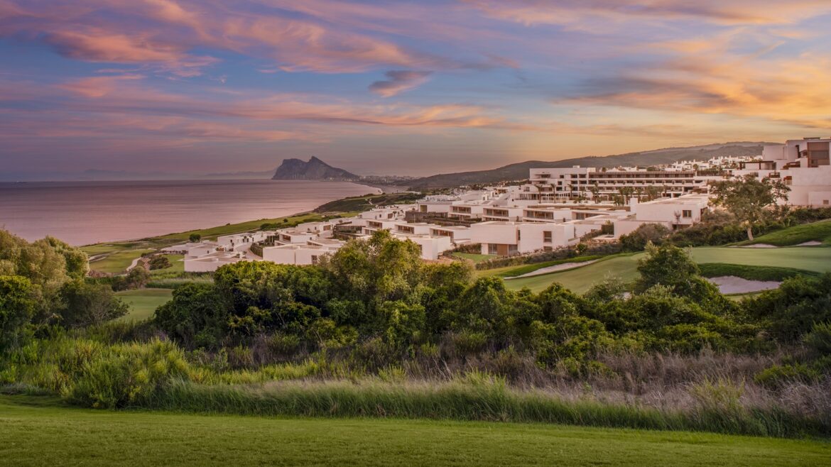 Fairmont La Hacienda Hotel golf course and view to Gibraltar, L