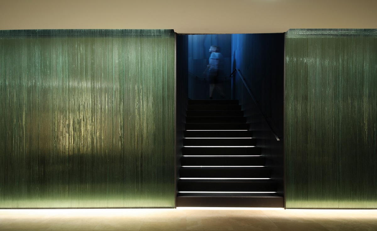 Hotel_Park_with glass wall from Bokart