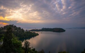 LUX_ Lake Kivu - Scenery