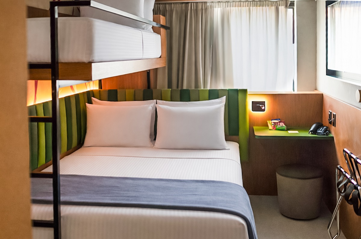 guestroom with bunkbed in Motto-by-Hilton-Recife-Antigo-Bunk-Room