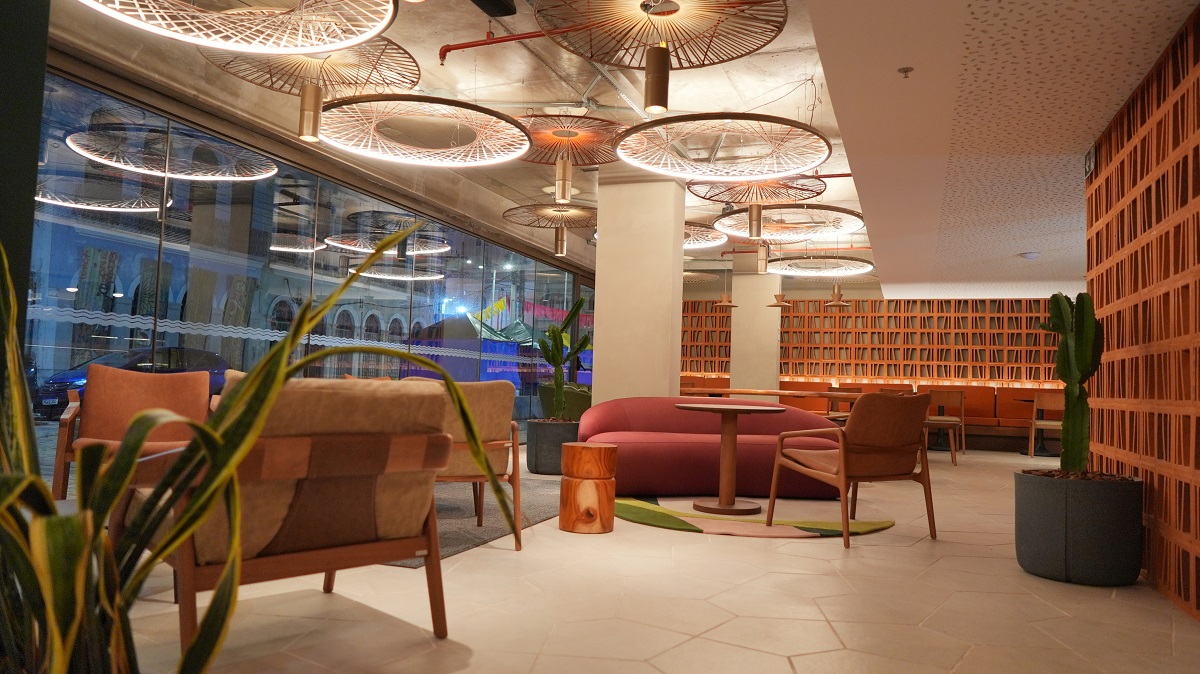hotel lobby 