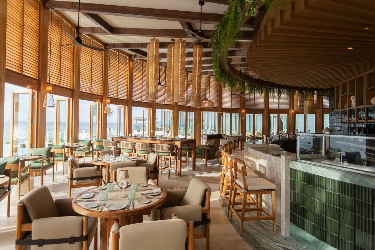 restaurant with curved wall overlooking the ocean STRegisCostaMujeres-FishMarketRestaurant