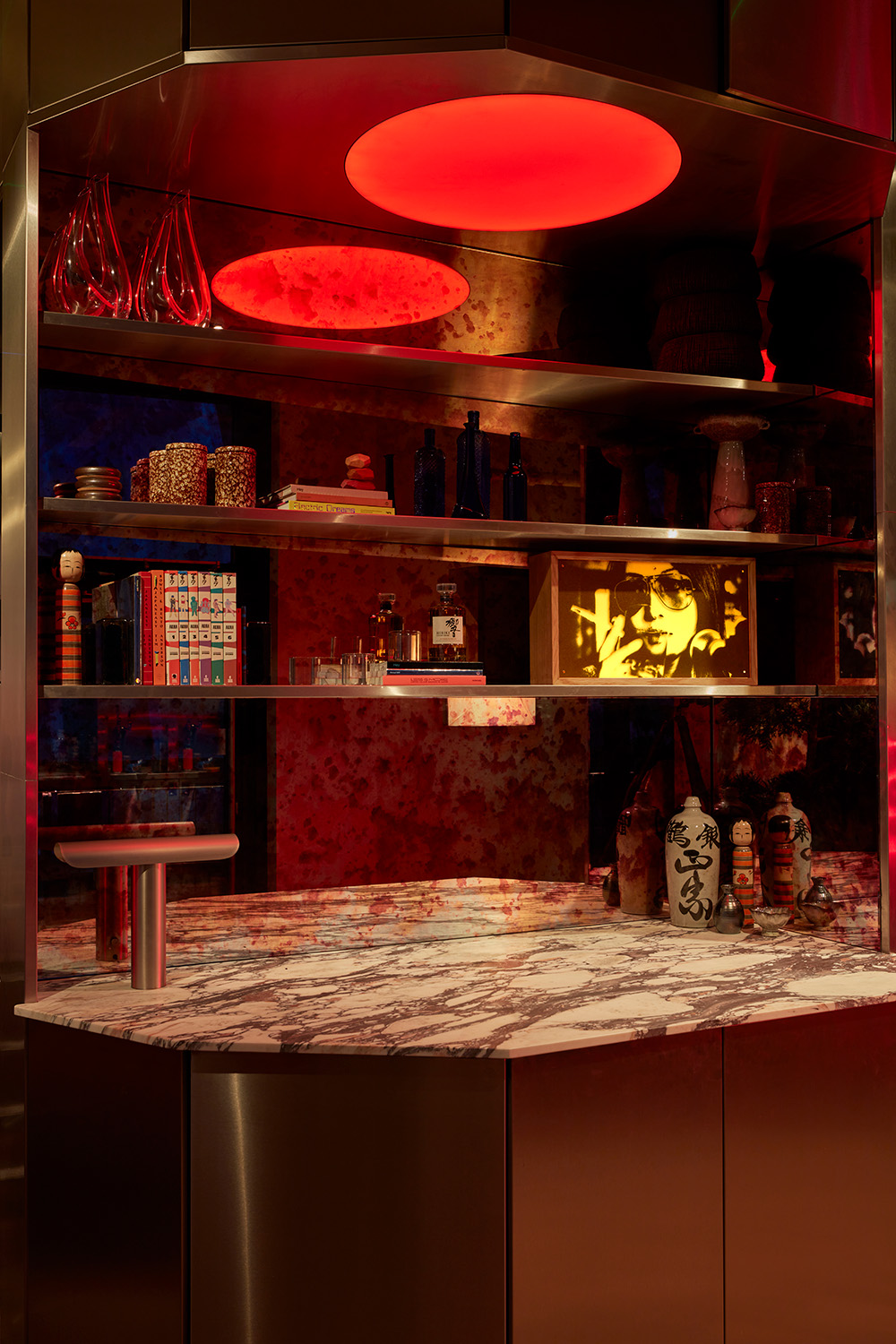 private-dining-wolves-of-tokyo-shelves-lightbox-ret