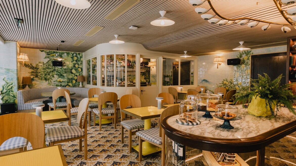 restaurant and lobby space under curved lighting feature in Wilde Porto