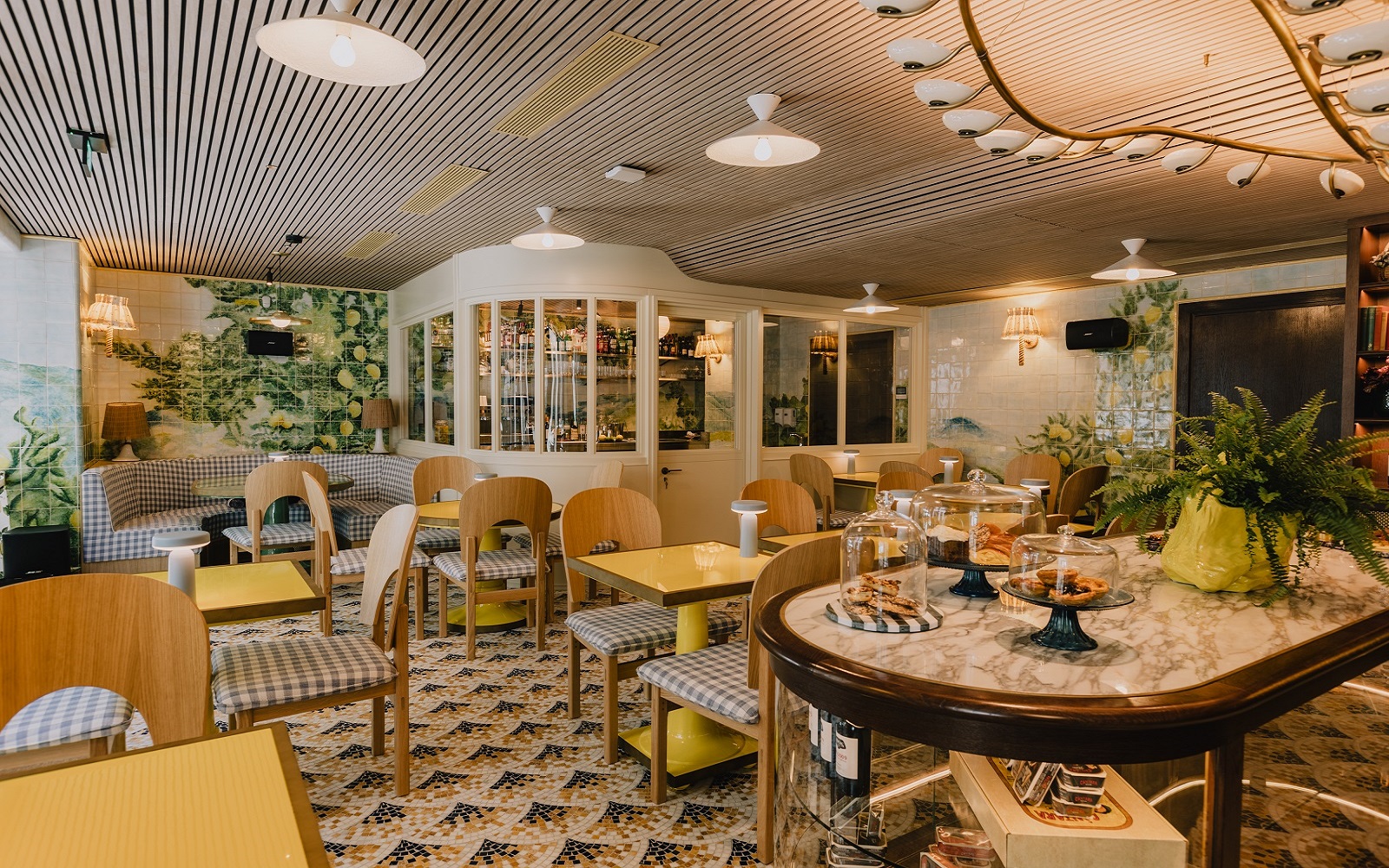 restaurant and lobby space under curved lighting feature in Wilde Porto