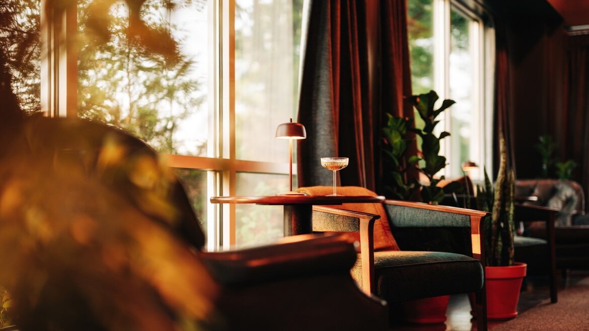 Noble Lounge in Dexter hotel - chair, table and window detail