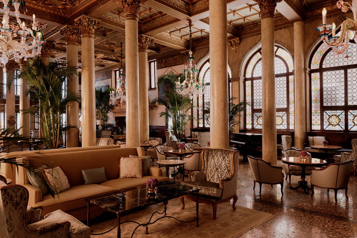 murano chandeliers and marble pillars in lobby and seating area Danieli, Venezia, A Four Seasons Hotel 