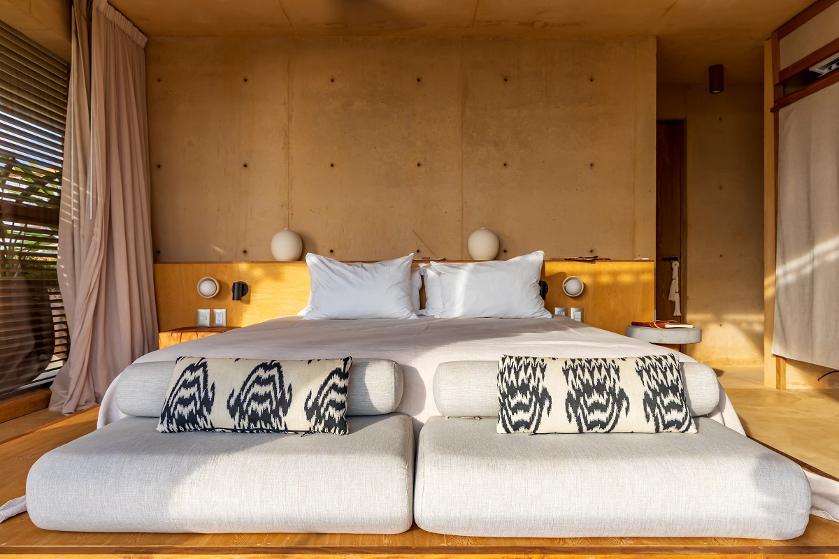 natural colours and textures in open air guestsuite