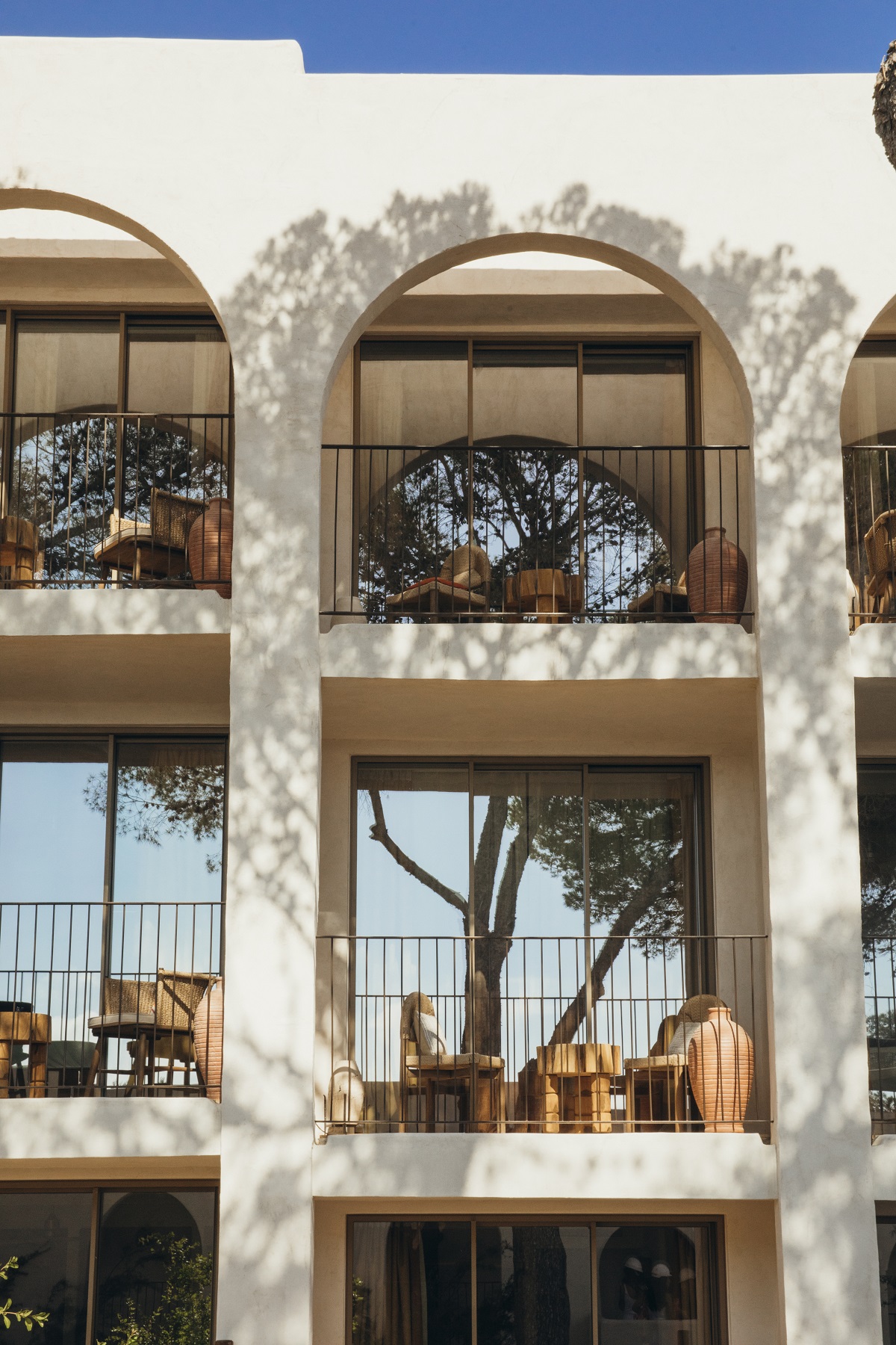 facade view of guestrrom balconies and arches