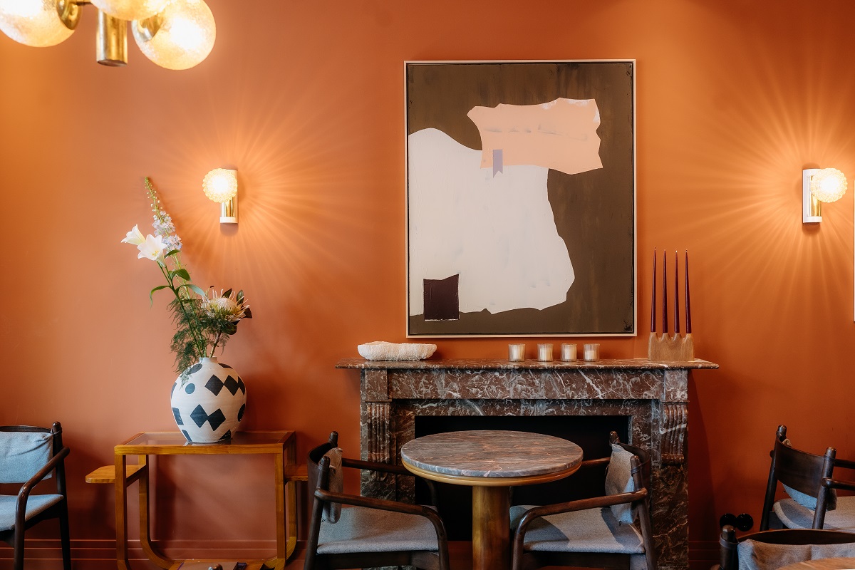 art above the fireplace and seating in front of it in Jan Luyken amsterdam