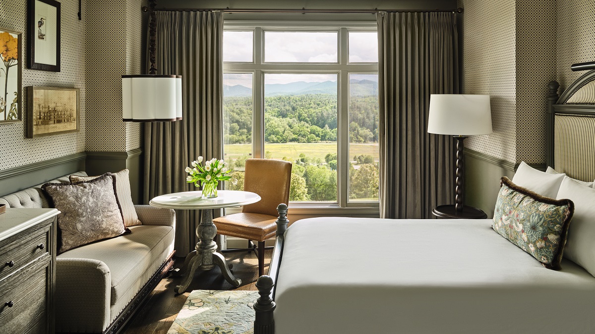 guestroom in the Biltomre with view over the estate