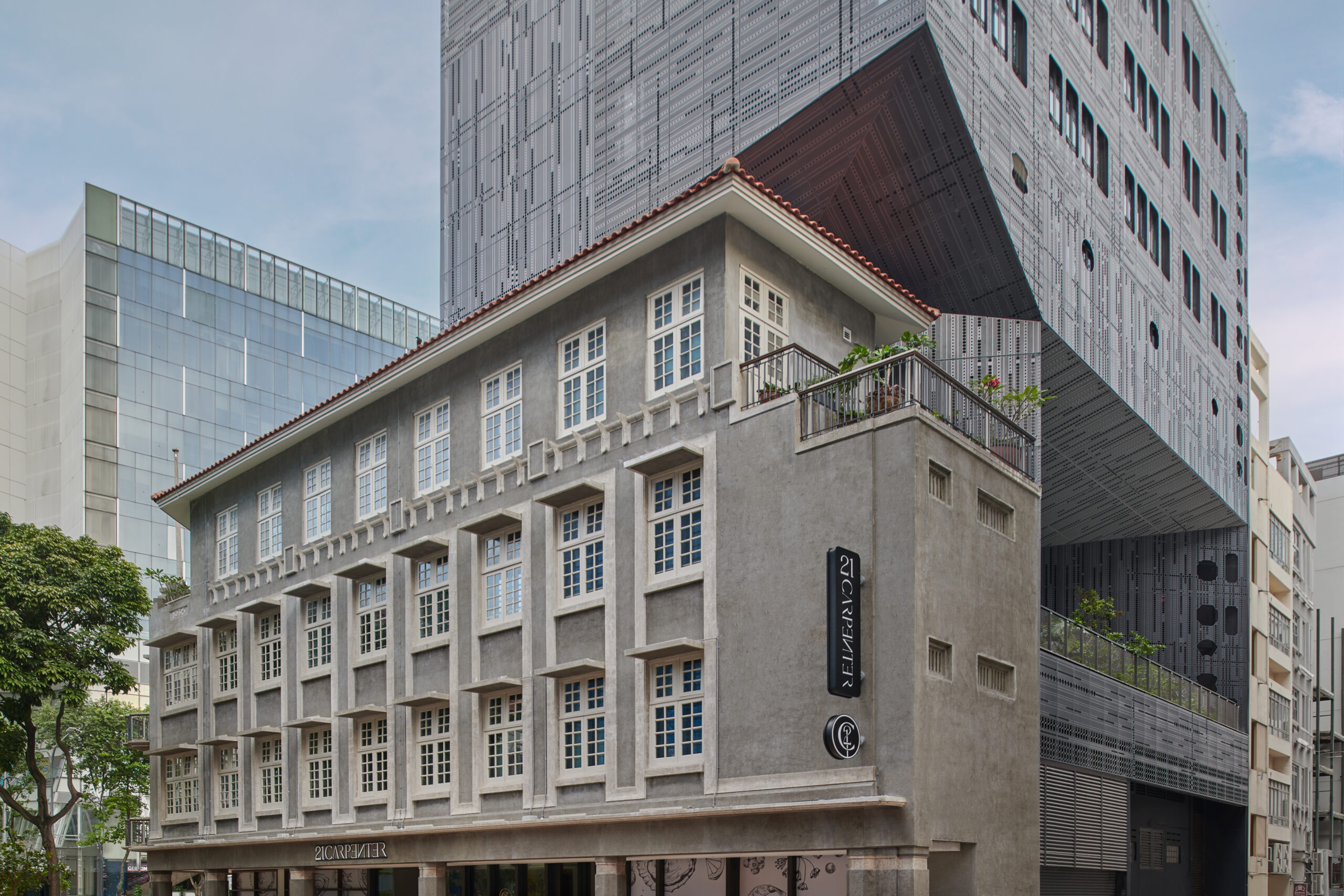 original old facade flanked by the new at 21 Carpenter - Facade