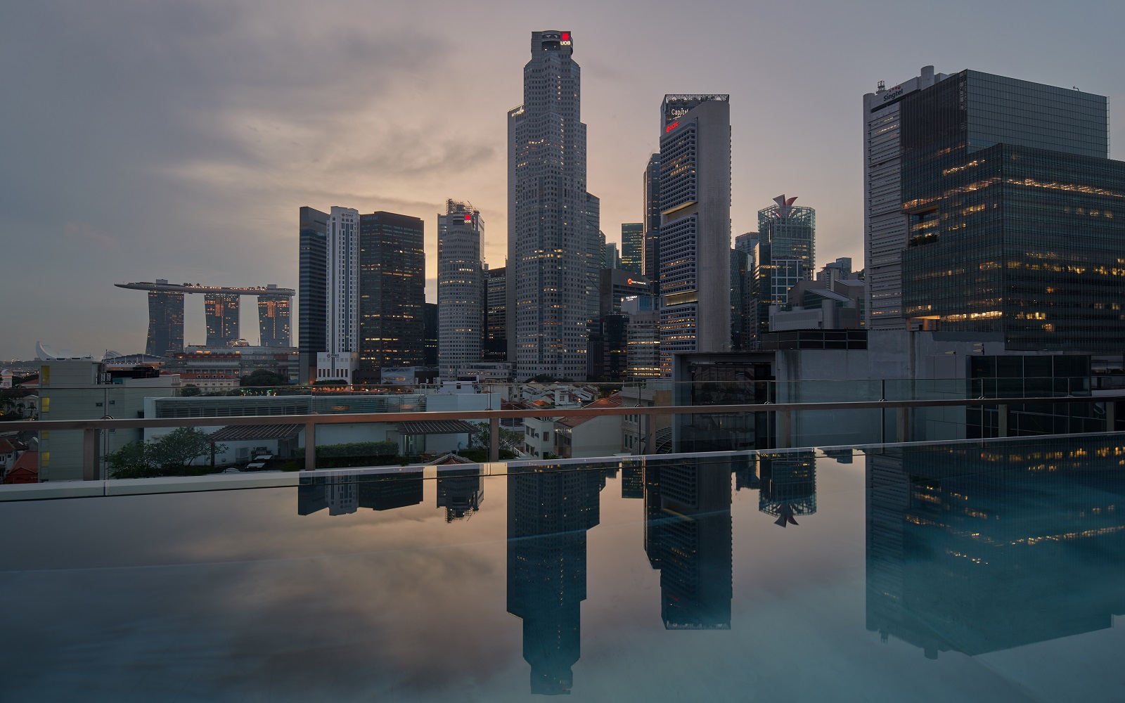 21 Carpenter - Infinity Pool & Lounge