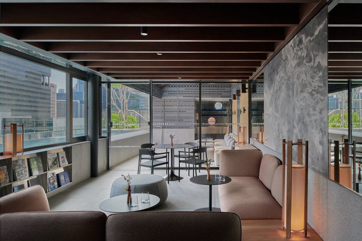 21 Carpenter - Rooftop Infinity Pool & Lounge looking out over singapore