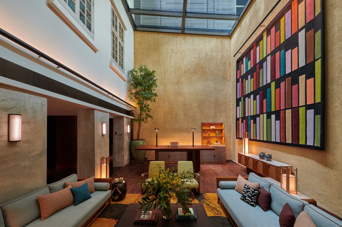 comfortable low level seating in front of hotel reception in lobby 21 Carpenter