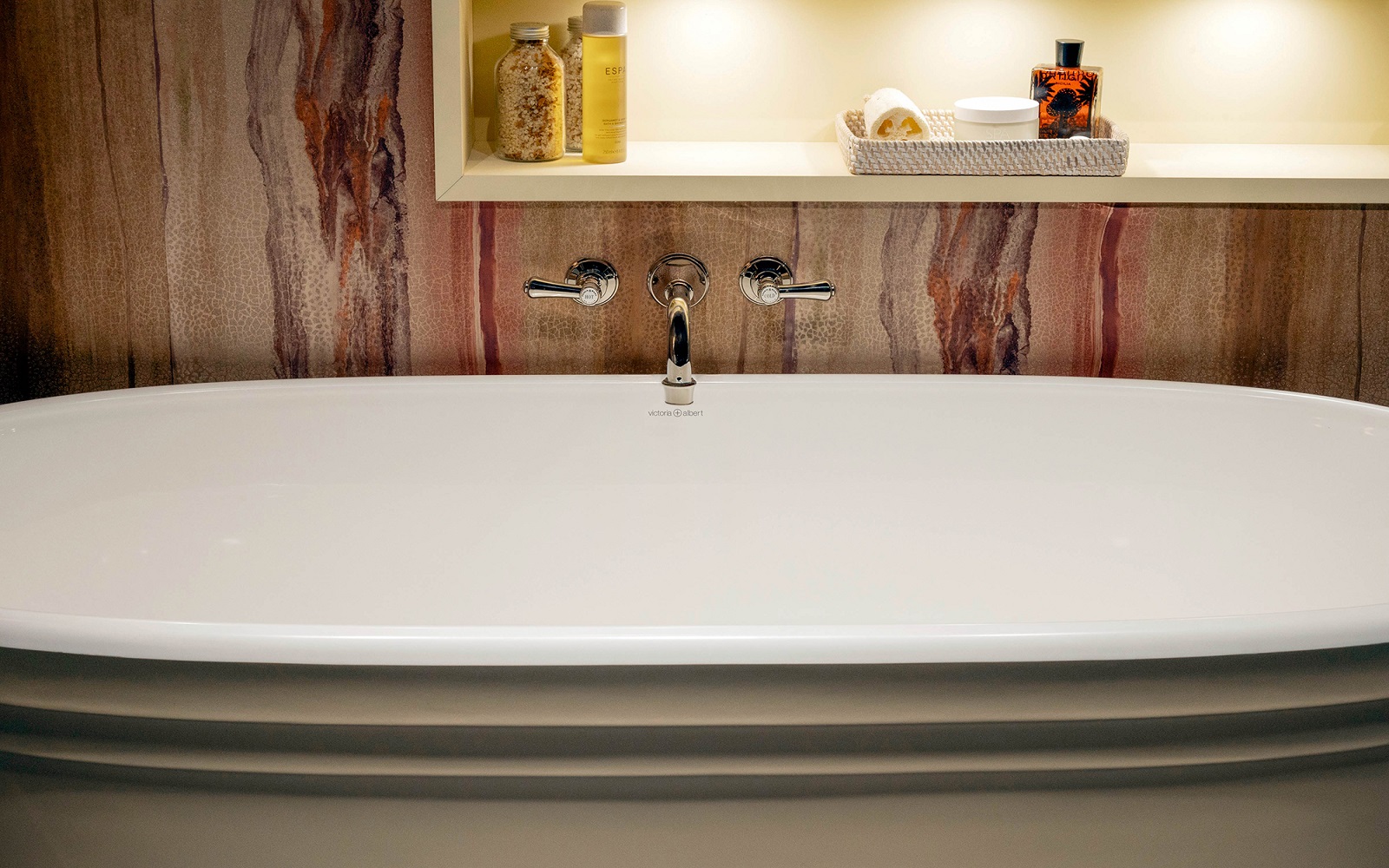 georgian collection taps from Perrin & Rowe above free standing bath