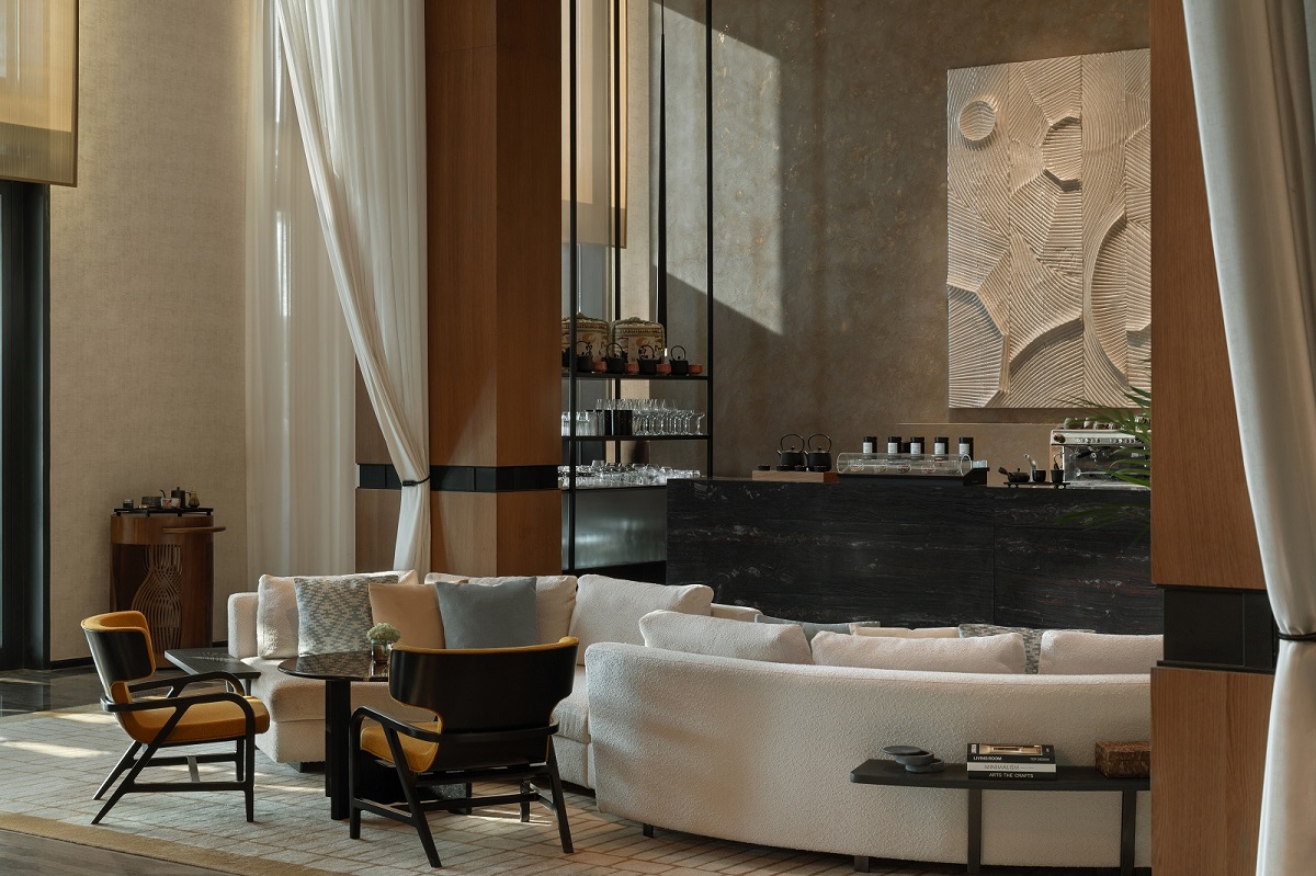 curved cream couches in the hotel lobby of Banyan Tree dubai