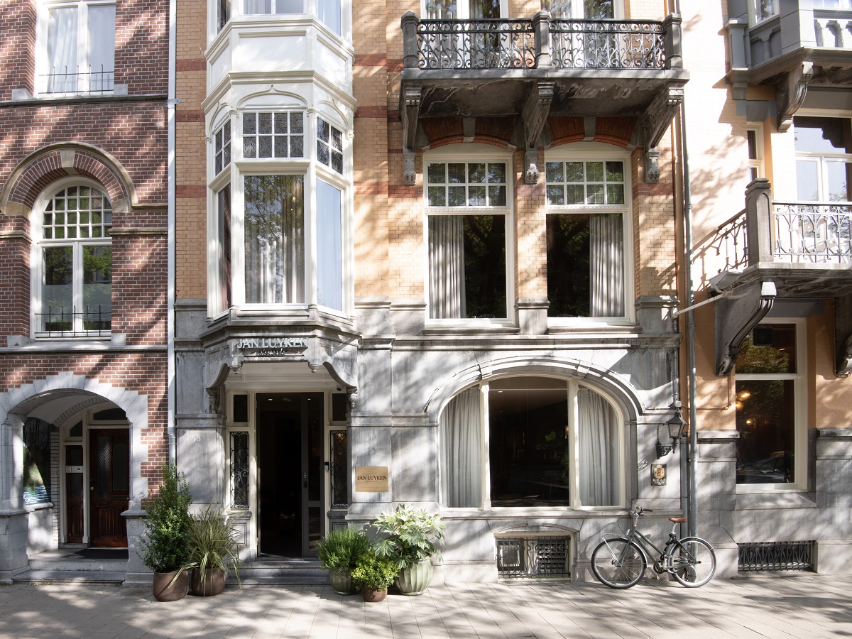 exterior facade and street entrance - Jan Luyken Amsterdam-