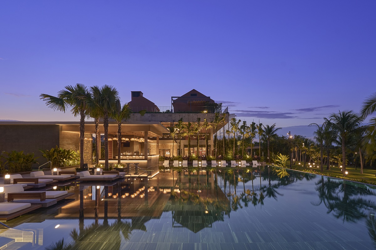 NHAAN-Resort-Spa-Hoi-An-Tapestry-Collection-by-Hilton-Nipa-Pool-Bar