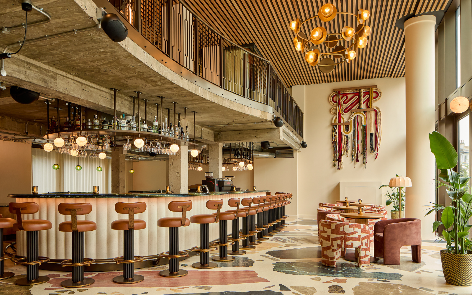 Hotel Indigo London K West in Shepherd’s Bush, bar view