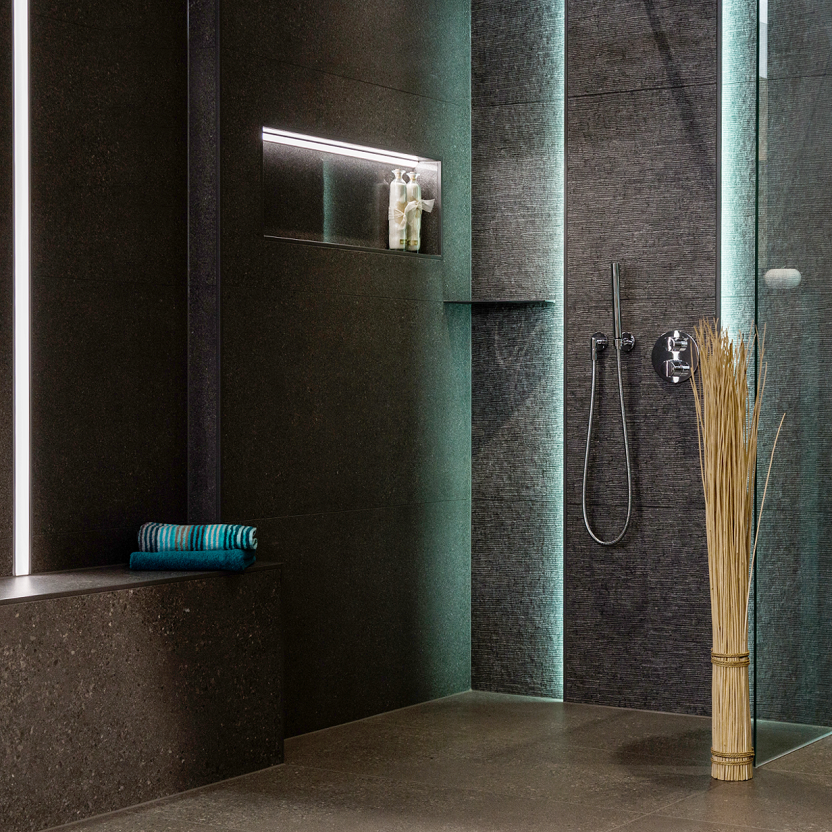 Schlüter-LIPROTEC enables both direct and indirect illumination, allowing designers to create a striking visual effect