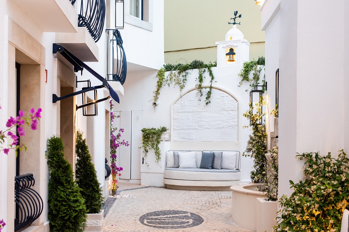 cobbled walkway through the hotel