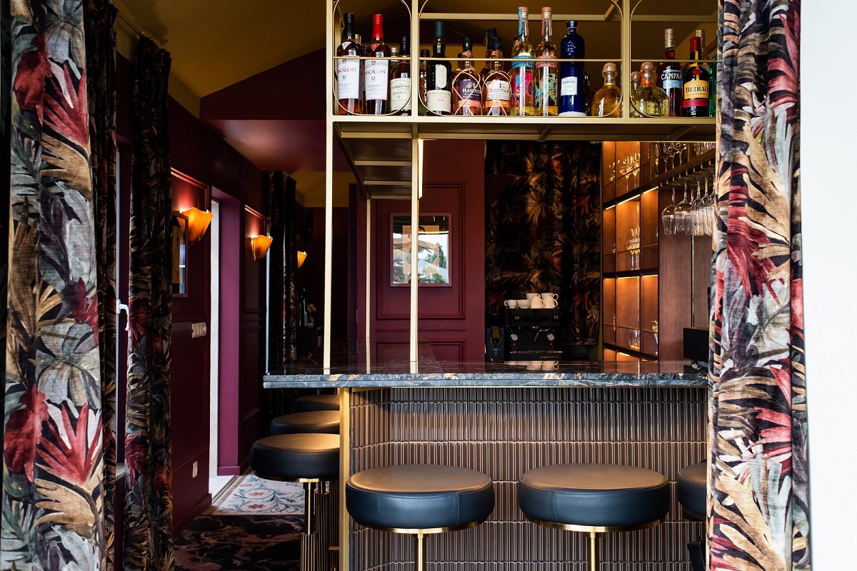 bar area in Villa Dorothea May-90
