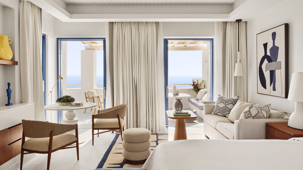 Four Seasons Mykonos - suite with view onto terrace and sea