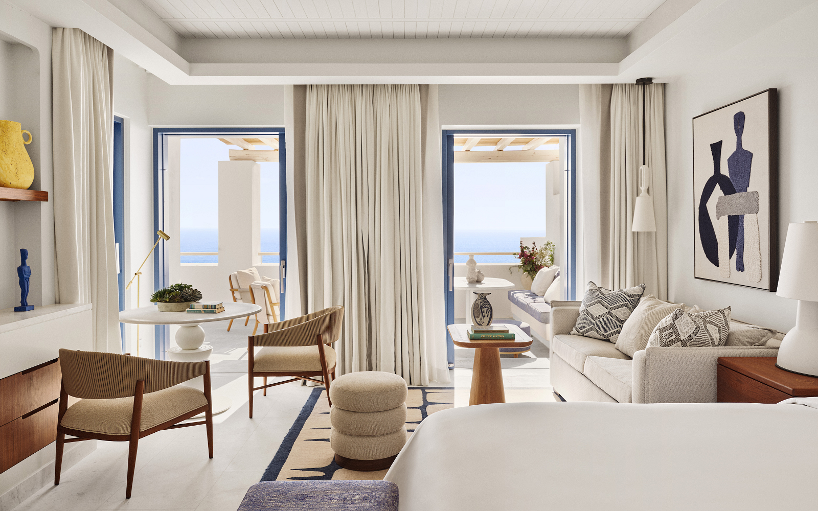 Four Seasons Mykonos - suite with view onto terrace and sea