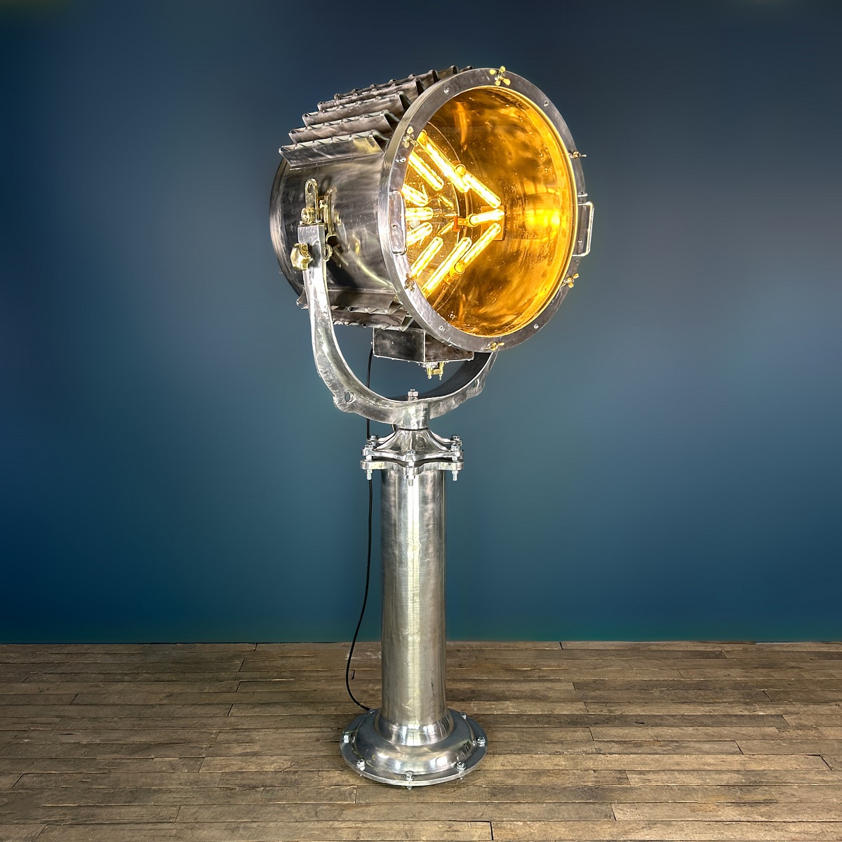 restored vintage sptlight table lamp