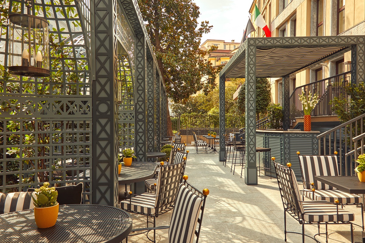 outdoor seating and garden The Carlton bar garden Milan