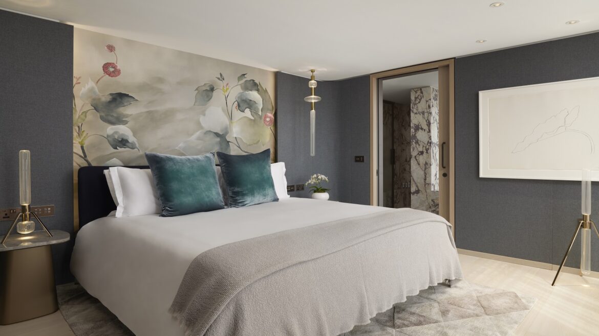 hypnos mattress and bed in Pan_Pacific_London_Pan_Pacific_Suite_Bedroom_