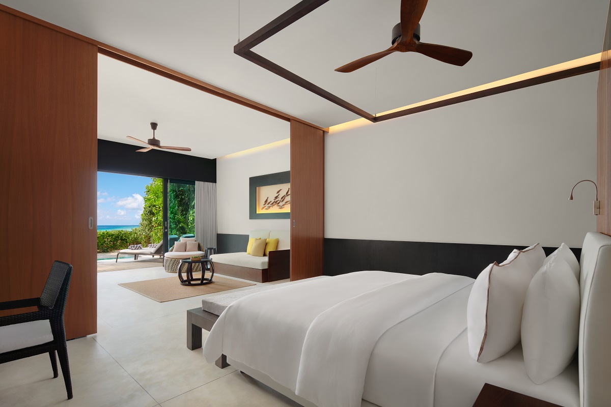 overwater villa The Westin Maldives Miriandhoo Resort - Deluxe Beach Villa Bedroom