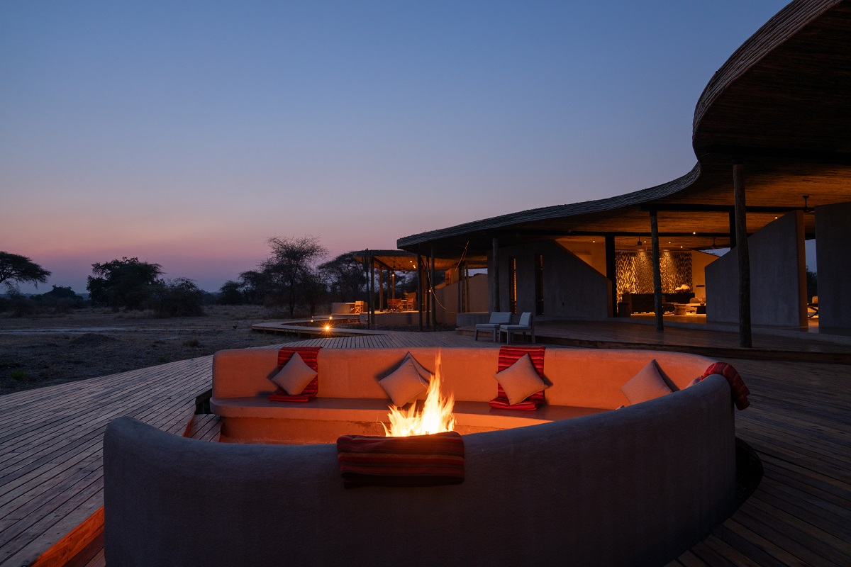 exterior seating and fire pit at Ubuyu Retreat