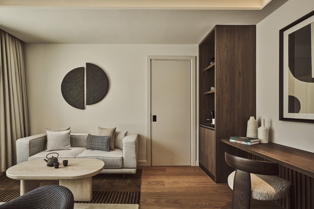 guestroom in Nobu MAdrid decorated in neutral and natural colours and textures