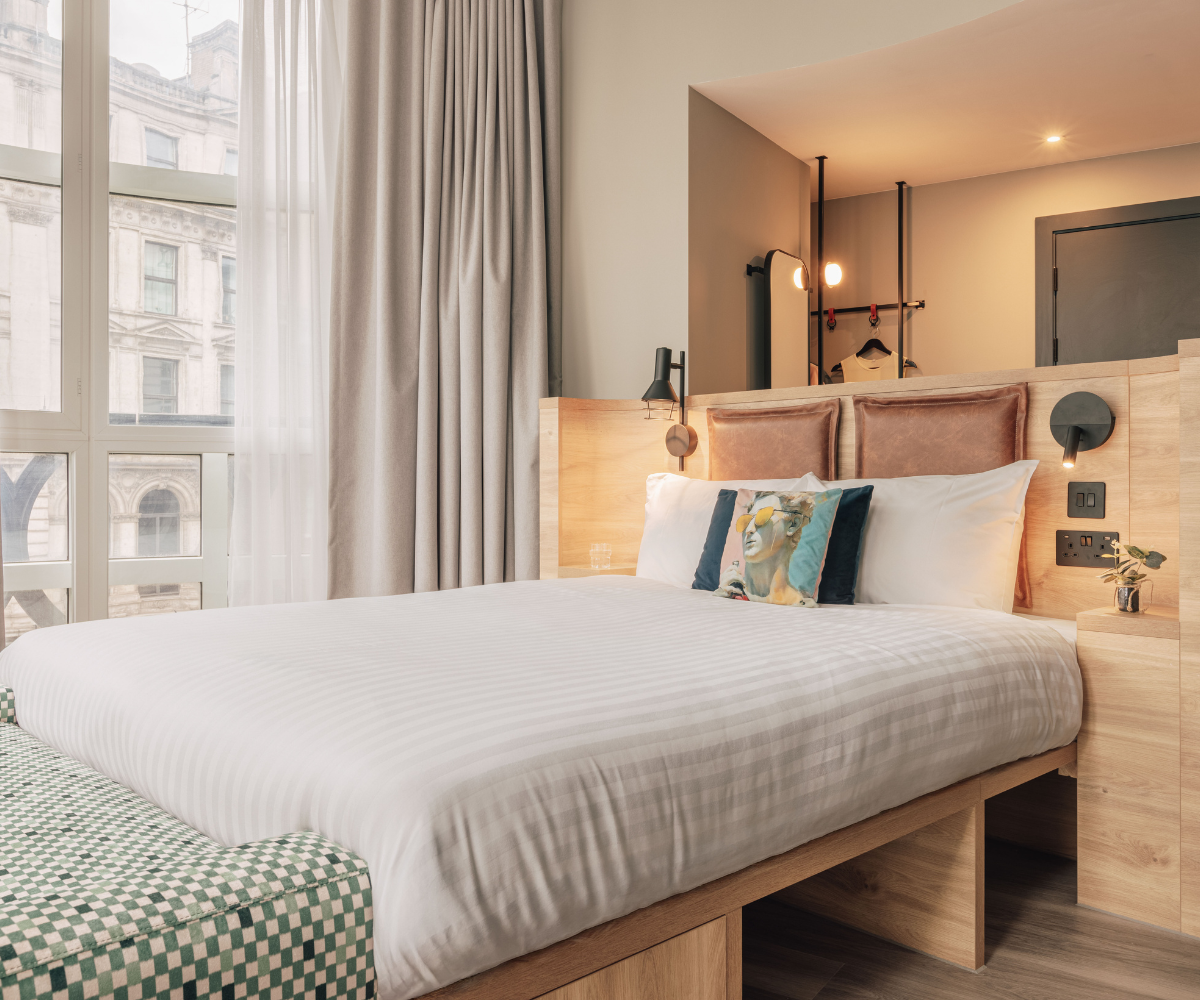 Moxy Piccadilly Curtis Furniture 