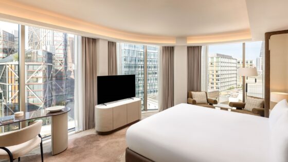 SpaceInvader designs a 76-room design scheme for Hilton Bankside for client Splendid Hospitality, telling the story of the hotel’s striking local vicinity.