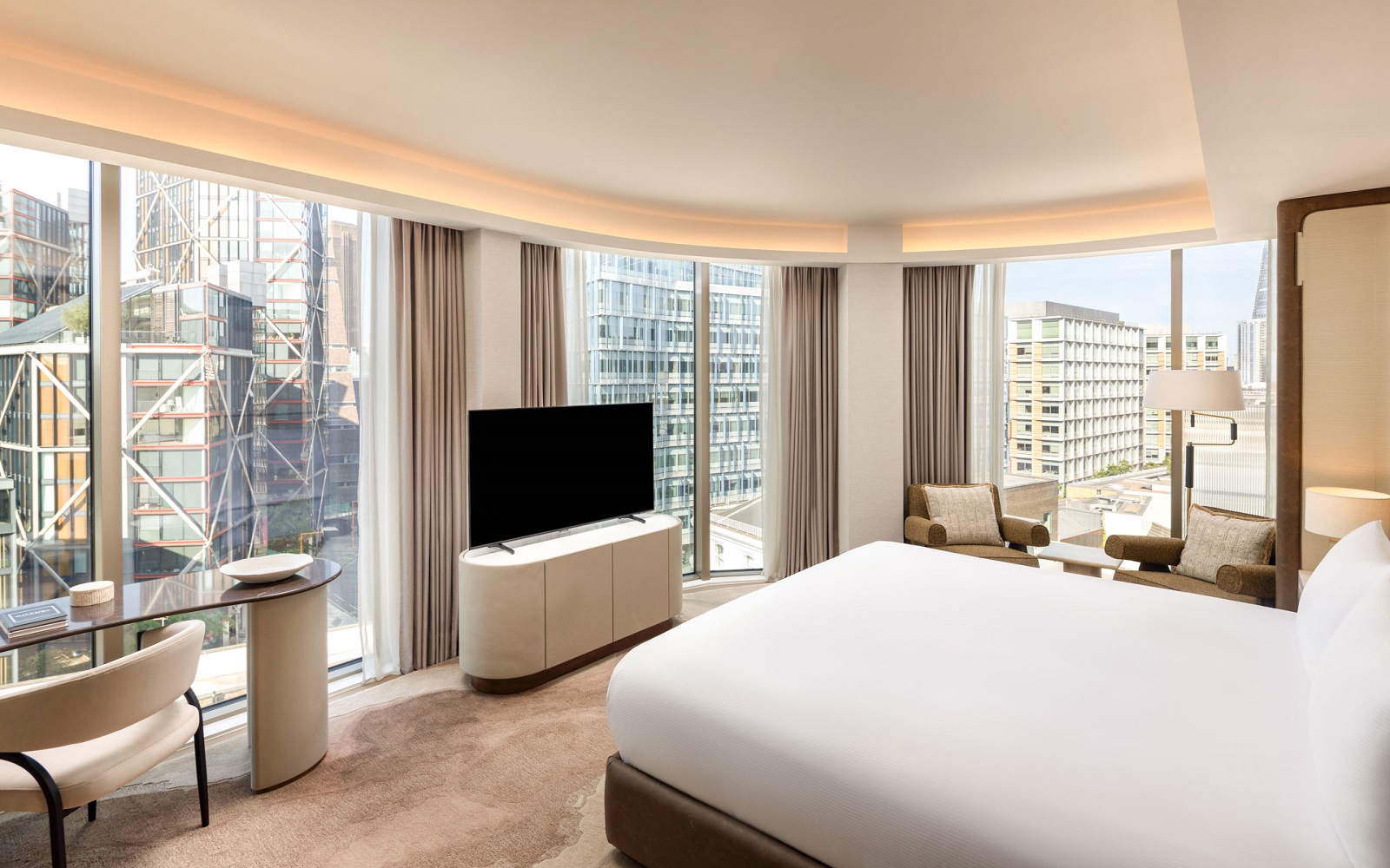SpaceInvader designs a 76-room design scheme for Hilton Bankside for client Splendid Hospitality, telling the story of the hotel’s striking local vicinity.