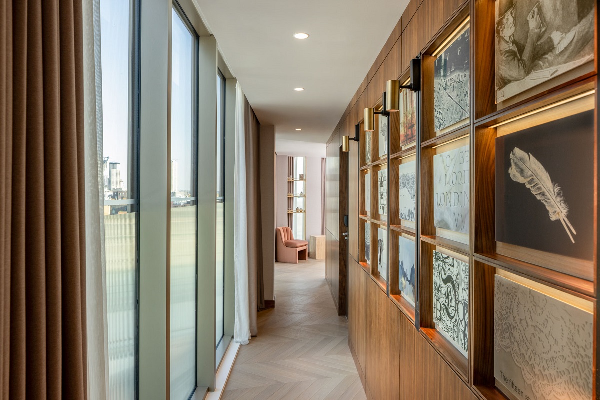 King Landmark View Suite with dedicated art wall telling 'The Fifteen Stories of Bankside'