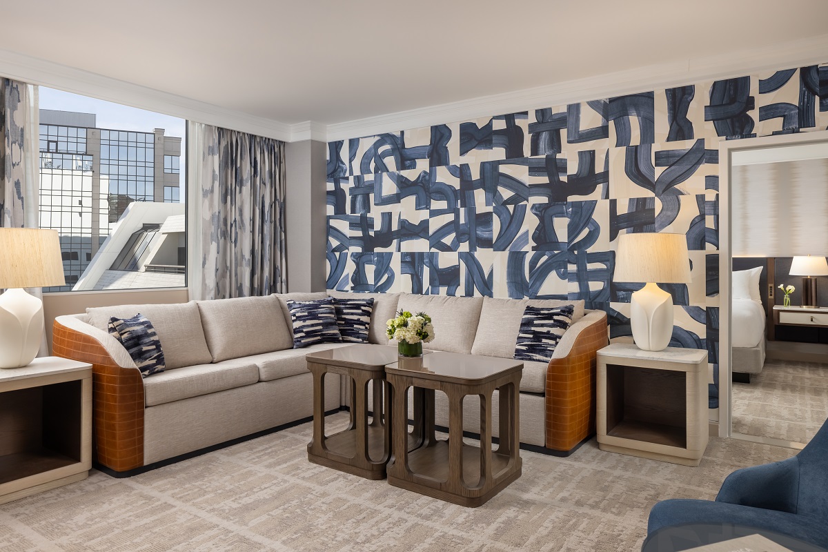 Loews Nashville - guestroom living area (1)