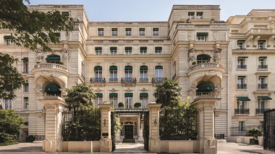 Shangri-La Paris - Courtyard @Shangri-La Paris HD (1)