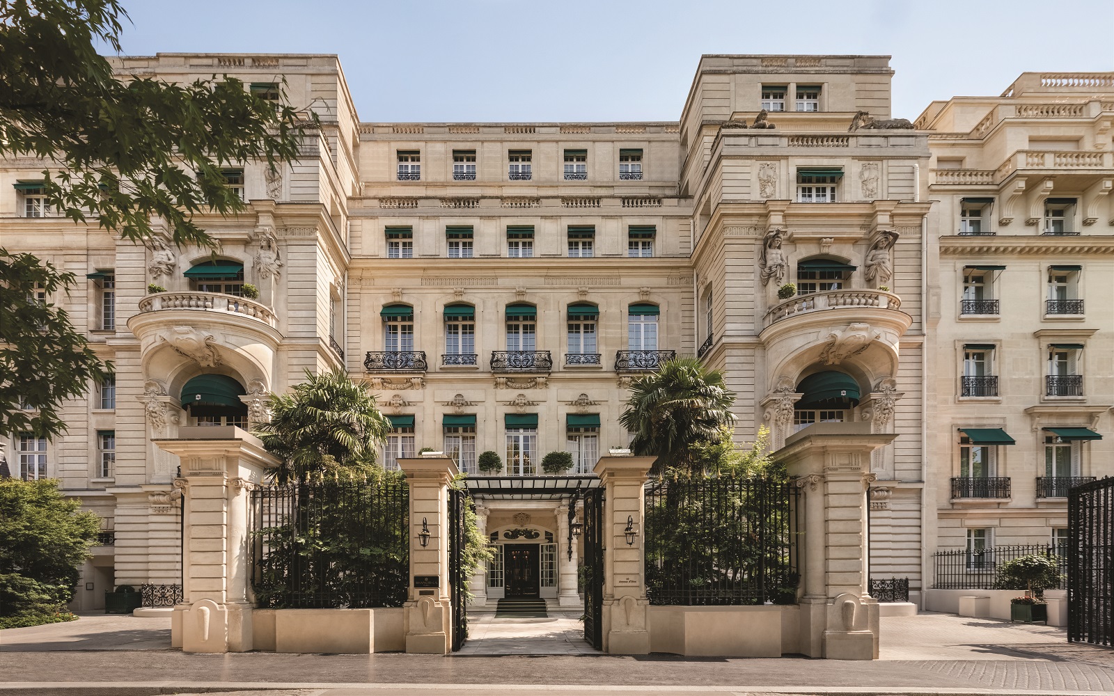 Shangri-La Paris - Courtyard @Shangri-La Paris HD (1)