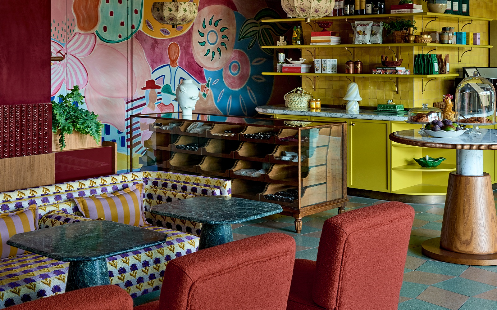 mural on the wall, yellow tiles, pattern and colour in Wilde amsterdam